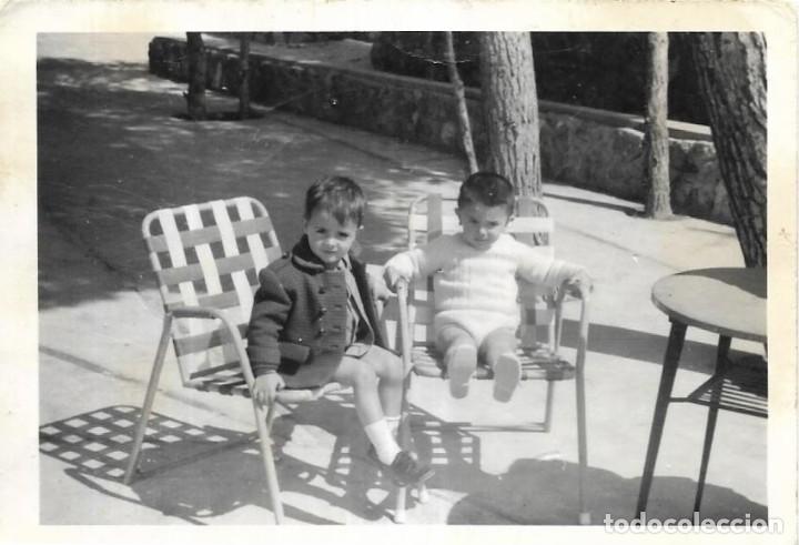 Fotografia antiga: == CU220 - FOTOGRAFIA - DOS NI&Ntilde;OS EN UNA TERRAZA