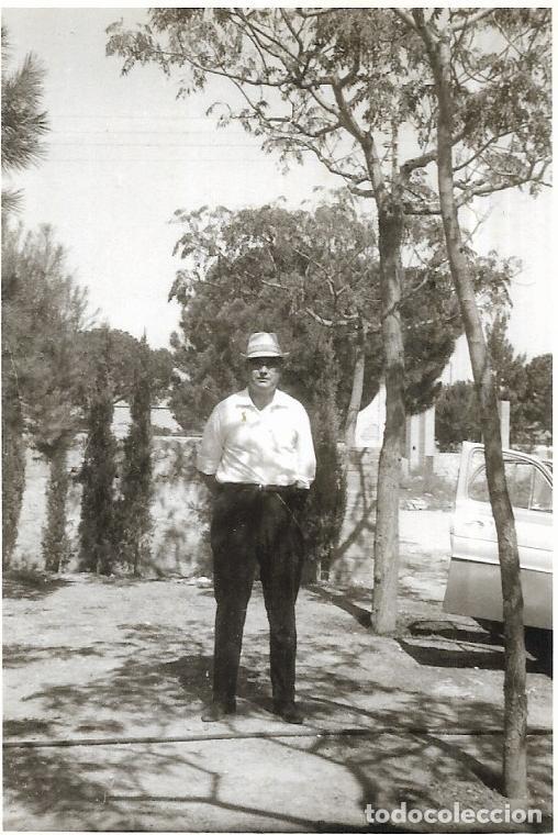 Fotografia antiga: == CU360 - FOTOGRAFIA - SE&Ntilde;OR EN UN PARQUE