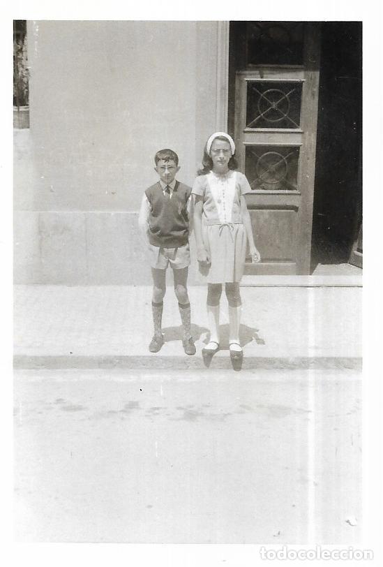 Fotografia antiga: == CU361 - FOTOGRAFIA - PAREJA DE JOVENCITOS
