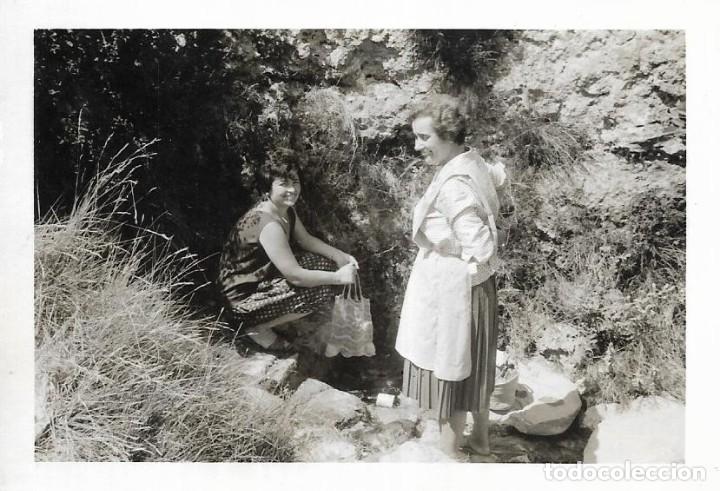 Antique Photography: == CU364 - FOTOGRAFIA - DOS AMIGAS EN EL CAMPO
