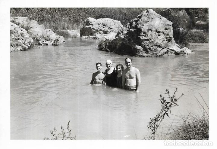 Antique Photography: == CU366 - FOTOGRAFIA - GRUPO FAMILIAR EN EL RIO DE NAVAJAS