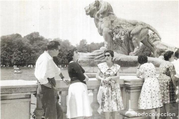 Antique Photography: == CU368 - FOTOGRAFIA - AMIGOS EN EL PARQUE DEL RETIRO