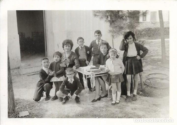 Antique Photography: == CU371 - FOTOGRAFIA - DOS SE&Ntilde;ORAS CON VARIOS JOVENCITOS