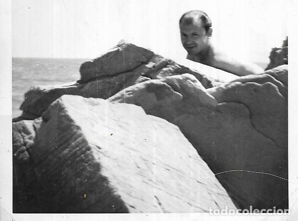 Antique Photography: == CU384 - FOTOGRAFIA - SE&Ntilde;OR DETRAS DE UNAS ROCAS