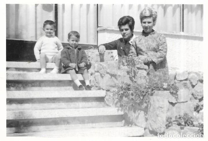 Antique Photography: == CU386 - FOTOGRAFIA - DOS SE&Ntilde;ORAS CON DOS NI&Ntilde;ITOS