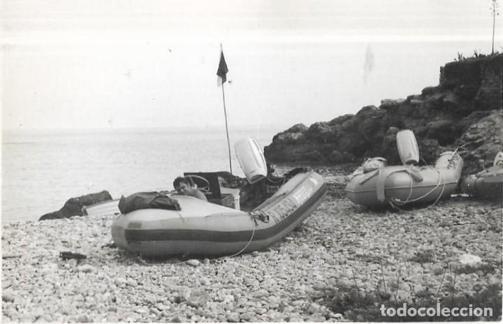 Fotografia antiga: == CU396 - FOTOGRAFIA - PAISAJE - BARCAS NEUMATICAS
