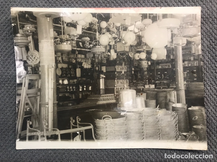 Antique Photography: FOTOGRAF&Iacute;A ANTIGUA. Aquellas viejas ferreter&iacute;as de pueblo. MEDIDAS: 24 x 17 cm., (h.1950?)