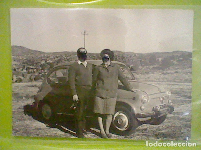 Fotograf&iacute;a antigua: SEAT 600 PAREJA FOTO PARTICULAR RETRO