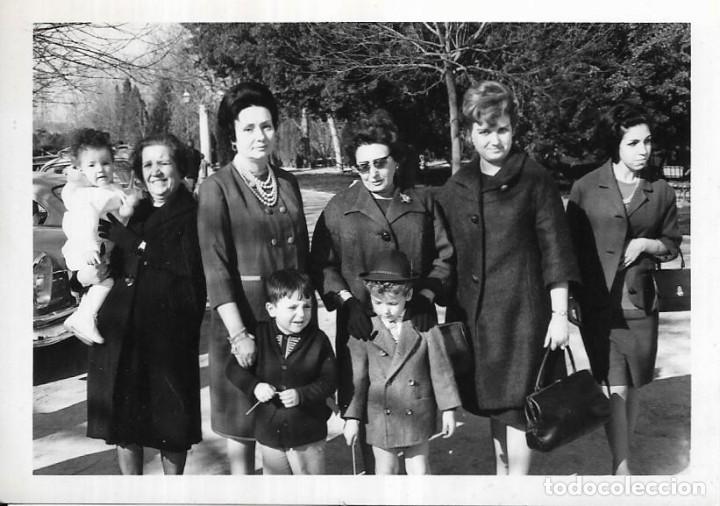 Fotografia antiga: == CU416 - FOTOGRAFIA - AMIGAS CON SUS NI&Ntilde;OS