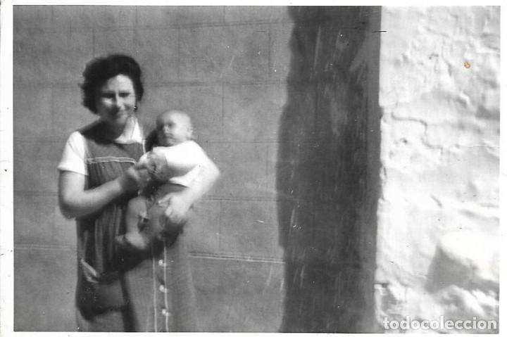 Fotografia antiga: == CU457 - FOTOGRAFIA - SE&Ntilde;ORA CON BEB&Eacute; EN BRAZOS