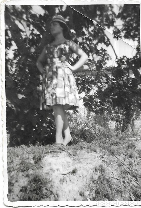 Fotograf&iacute;a antigua: == CU464 - FOTOGRAFIA - JOVEN EN EL CAMPO