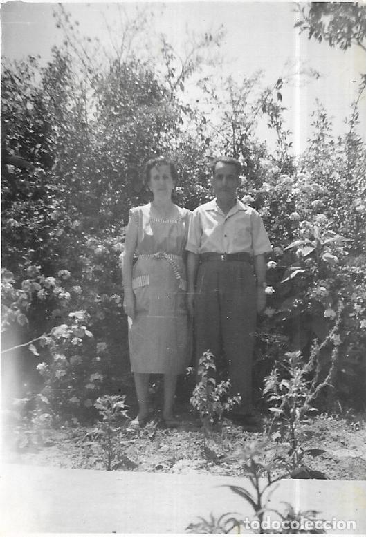 Fotograf&iacute;a antigua: == CU465 - FOTOGRAFIA - PAREJA EN EL CAMPO