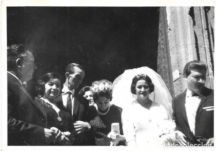Fotograf&iacute;a antigua: == CU467 - FOTOGRAFIA - PAREJA DE NOVIOS CON SUS AMIGOS