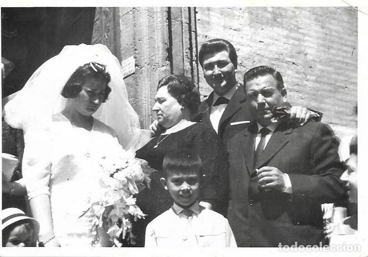 Fotograf&iacute;a antigua: == CU478 - FOTOGRAFIA - PAREJA DE NOVIOS CON FAMILIARES