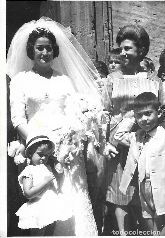 Fotograf&iacute;a antigua: == CU482 - FOTOGRAFIA - NOVIA CON UNA SE&Ntilde;ORA Y DOS NI&Ntilde;OS