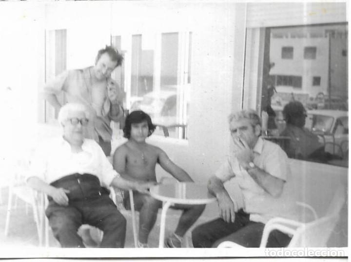 Fotograf&iacute;a antigua: == CU489 - FOTOGRAFIA - AMIGOS EN UNA TERRAZA