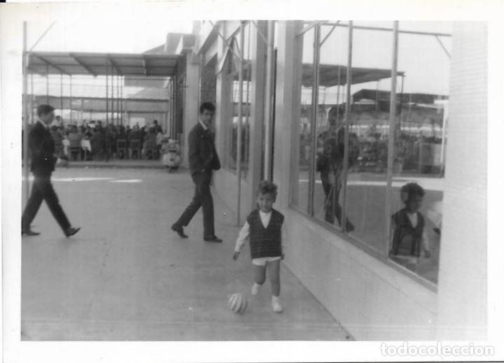 Fotograf&iacute;a antigua: == CU498 - FOTOGRAFIA - NI&Ntilde;O JUGANDO A LA PELOTA