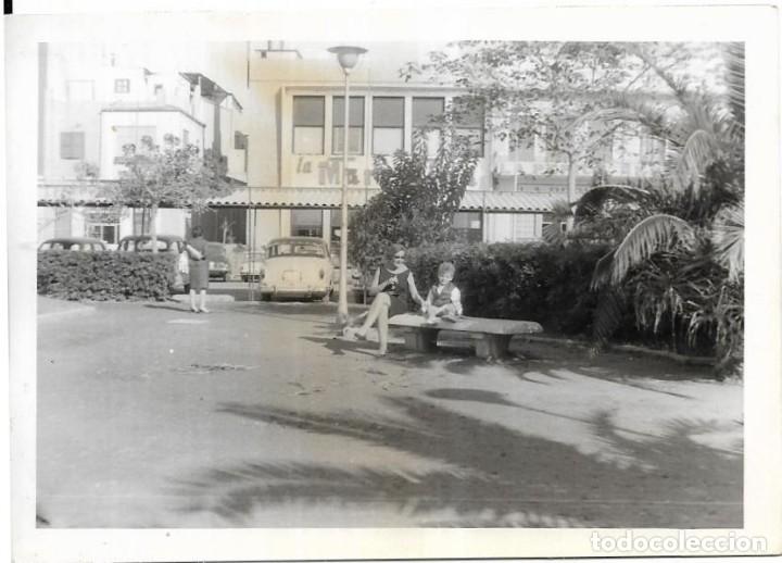 Fotograf&iacute;a antigua: == CU506 - FOTOGRAFIA - SE&Ntilde;ORA Y NI&Ntilde;ITO SENTADOS EN UN BANCO