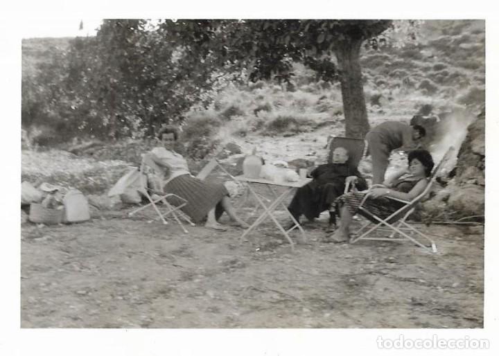 Fotografia antiga: == CU560 - FOTOGRAFIA - AMIGOS EN EL CAMPO