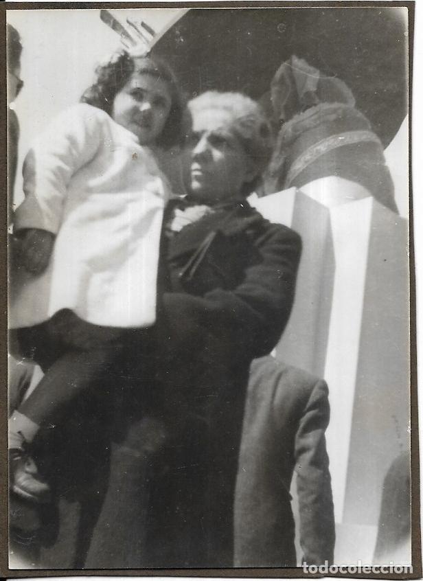 Fotografia antiga: == CU589 - FOTOGRAFIA - SE&Ntilde;ORA CON UNA NI&Ntilde;ITA EN BRAZOS
