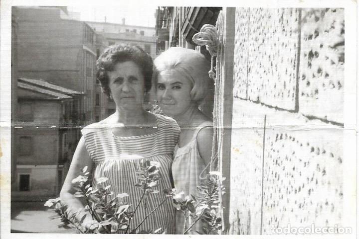 Fotografia antiga: == CU598 - FOTOGRAFIA - SE&Ntilde;ORA Y JOVEN
