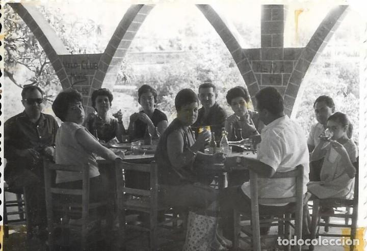 Alte Fotografie: == CU668 - FOTOGRAFIA - AMIGOS EN UNA COMIDA