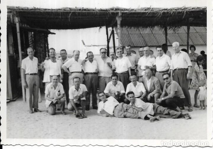 Fotografia antiga: == CU750 - FOTOGRAFIA - GRUPO DE AMIGOS