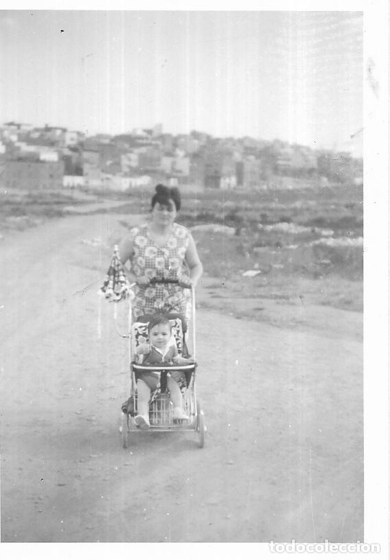 Fotograf&iacute;a antigua: == CU788 - FOTOGRAFIA - SE&Ntilde;ORA CON UN NI&Ntilde;ITO CON SU SILLITA
