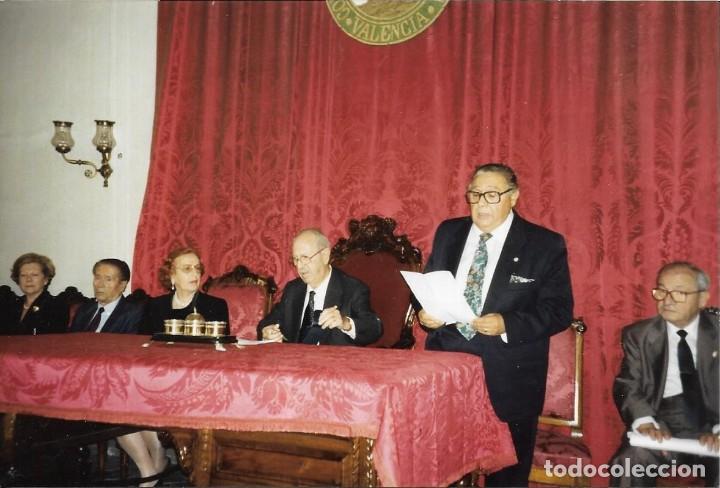 Fotografia antiga: :::: PN646 - FOTOGRAFIA - SRA. CARMEN INSA DE ROPERIA INSA EN UNA REUNION - 1994