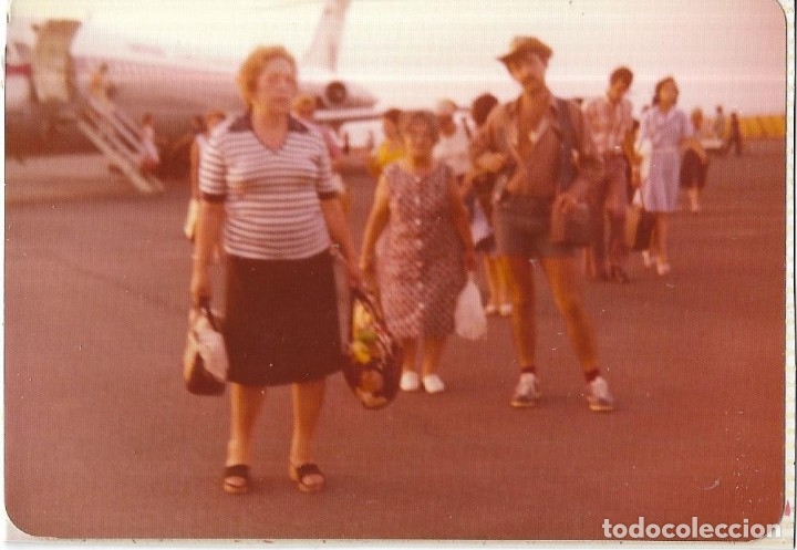 Fotograf&iacute;a antigua: :::: FA298 - FOTOGRAFIA - GRUPO DE GENTE BAJANDO DE UN AVION
