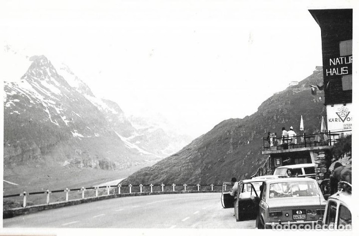 Fotograf&iacute;a antigua: :::: FA302 - FOTOGRAFIA - PAISAJE DE MONTA&Ntilde;A CON COCHES APARCADOS