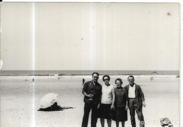 Fotograf&iacute;a antigua: :::: FA323 - FOTOGRAFIA - GRUPO DE AMIGOS EN LA PLAYA