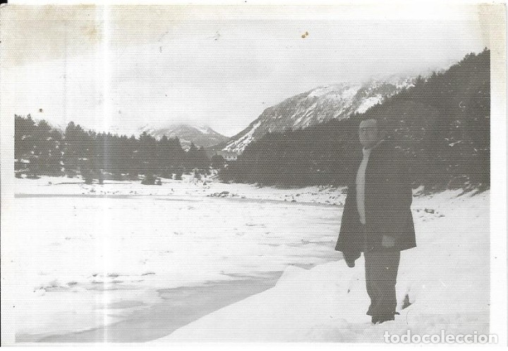 Fotografia antiga: == M897 - FOTOGRAFIA - SE&Ntilde;OR EN UN PAISAJE NEVADO