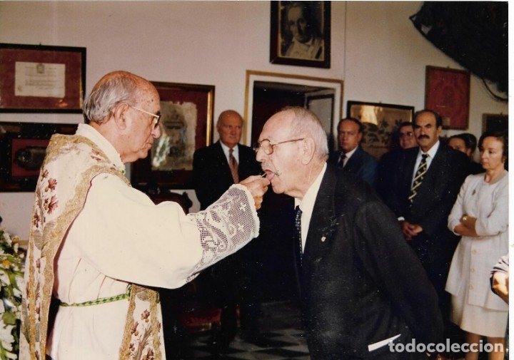 Fotograf&iacute;a antigua: :::: AA62 - FOTOGRAFIA -SE&Ntilde;OR TOMANDO LA COMUNION - 20 X 14 CM.