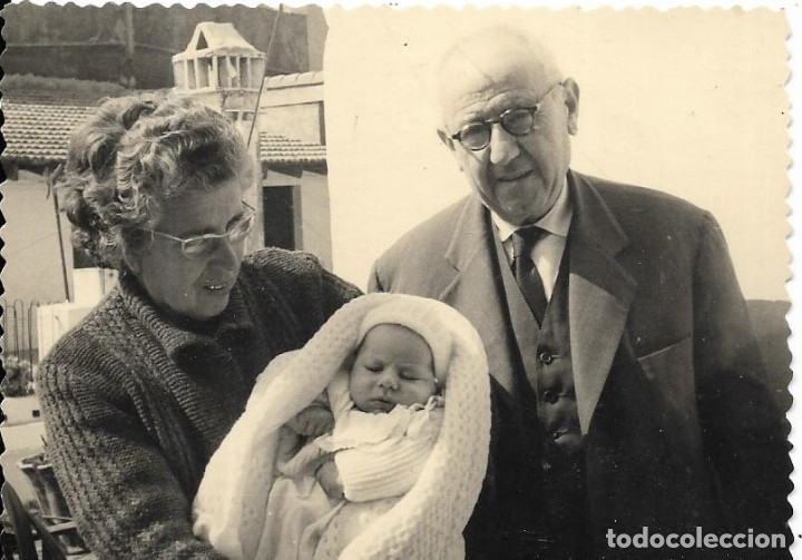 Fotografia antiga: == W401 - FOTOGRAFIA - PAREJA CON UN BEB&Eacute; EN BRAZOS