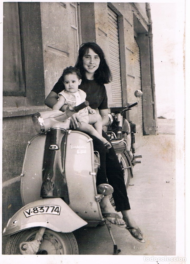 Fotograf&iacute;a antigua: VESPA Y NI&Ntilde;O