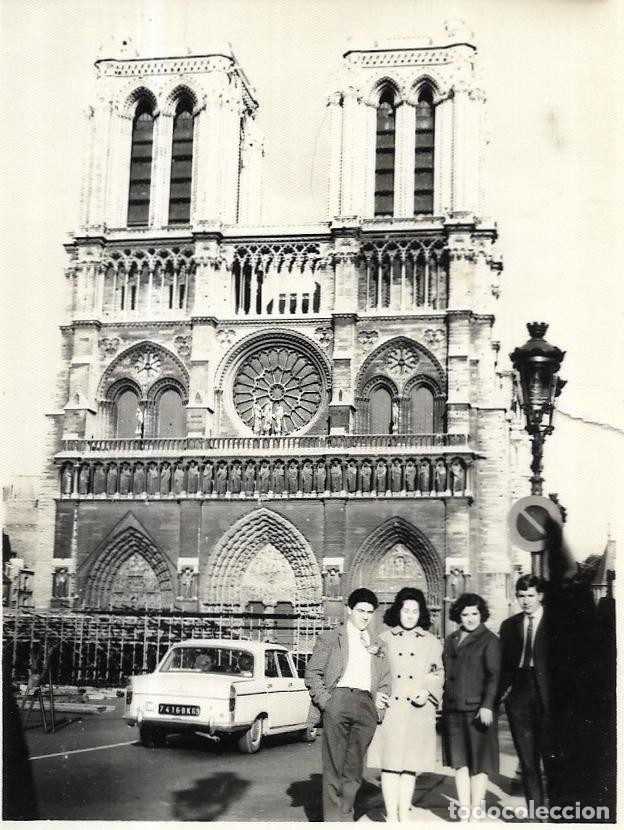 Fotografia antiga: == FA480 - FOTOGRAFIA - CUATRO AMIGOS DELANTE DE NOTRE DAME