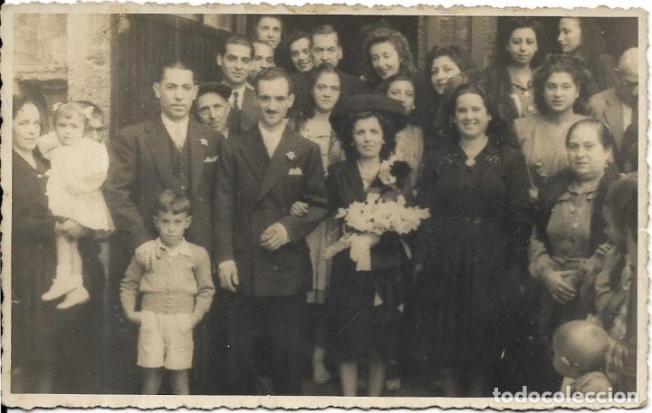 Fotograf&iacute;a antigua: == FA637 - FOTOGRAFIA - PAREJA DE NOVIOS CON SUS AMIGOS Y FAMILIARES