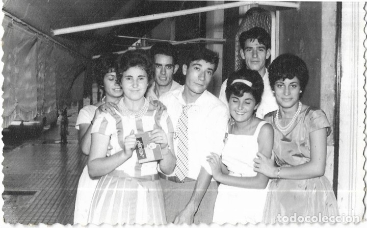 Fotograf&iacute;a antigua: == FA647 - FOTOGRAFIA - GRUPO DE JOVENES AMIGOS