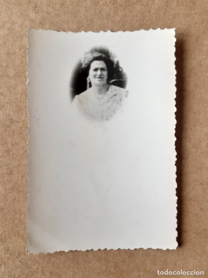 Fotograf&iacute;a antigua: ANTIGUA FOTOGRAF&Iacute;A DE MUJER. ASTURIAS. A&Ntilde;OS 40. TROQUELADA.