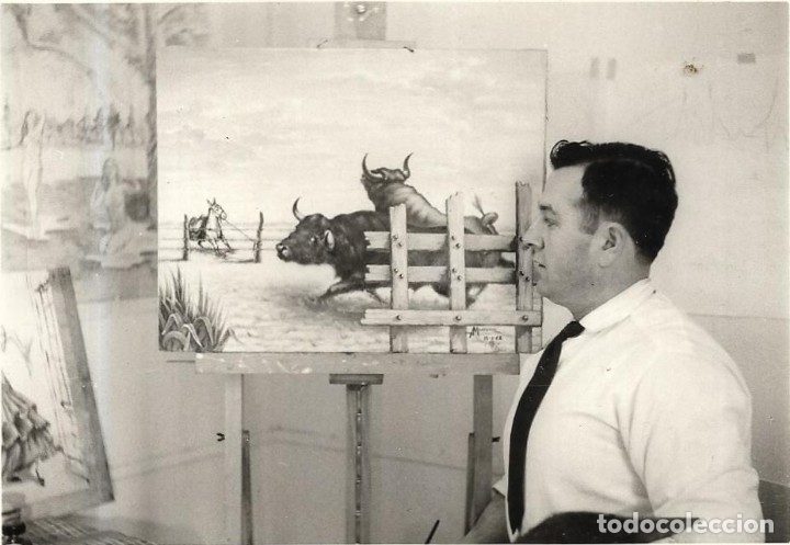 Fotograf&iacute;a antigua: == W529 - FOTOGRAFIA - PINTOR ANTONIO MONTAGUD JUNTO A UNO DE SUS CUADROS