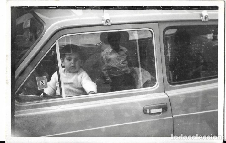 Fotograf&iacute;a antigua: :::: FA233 - FOTOGRAF&Iacute;A - NI&Ntilde;ITO DENTRO DE UN COCHE