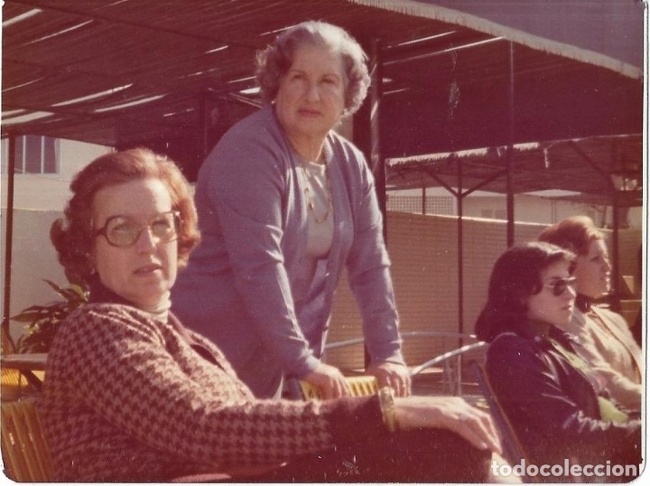 Fotograf&iacute;a antigua: :::: FA146 - FOTOGRAFIA - SRA. CARMEN INSA DE LA ROPERIA INSA CON UNAS AMIGAS