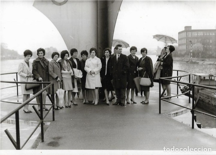 Fotograf&iacute;a antigua: :::: Q310 - FOTOGRAFIA - GRUPO DE AMIGOS - SUIZA 1963