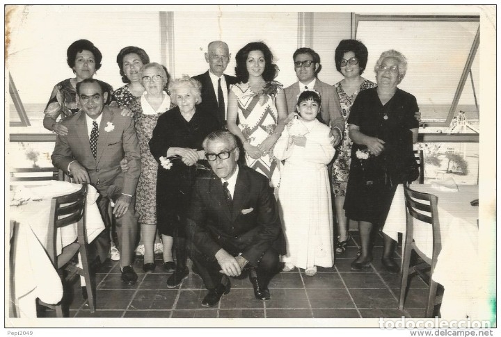 Fotograf&iacute;a antigua: *** FF20 - FOTOGRAFIA - NI&Ntilde;A DE PRIMERA COMUNION CON SUS FAMILIARES - 18 X 12 CM.
