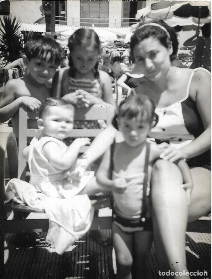 Fotograf&iacute;a antigua: :::: FA259 - FOTOGRAFIA - SE&Ntilde;ORA CON CUATRO NI&Ntilde;ITOS