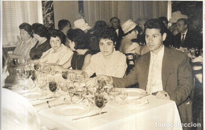 Fotograf&iacute;a antigua: :::: FF48 - FOTOGRAFIA - AMIGOS EN UN BANQUETE - HOTEL ASTORIA PALACE - 1961 - 17 X 11 CM.