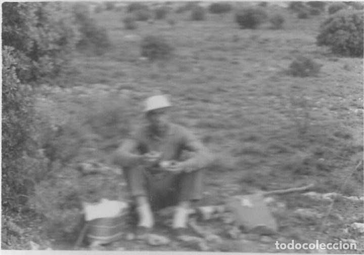 Fotograf&iacute;a antigua: :::: AF429 - FOTOGRAFIA - SE&Ntilde;OR COMIENDO EN EL CAMPO