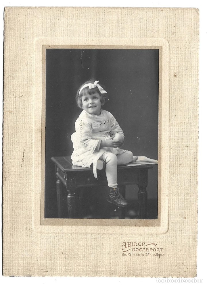 Antique Photography: E230-EXTRAORDINARIA FOTOGRAFIA ANTIGUA DE - UNA NI&Ntilde;A EN UNA MESA - FOTO - AHLEREP - ROCARFORT