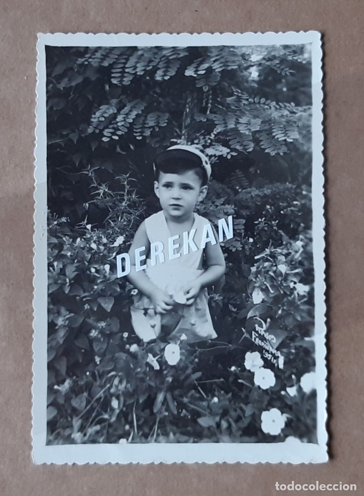 Fotograf&iacute;a antigua: ANTIGUA FOTOGRAF&Iacute;A NI&Ntilde;O. A&Ntilde;OS 50. TROQUELADA.